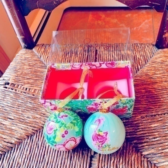 ✨💖 Lilly Pulitzer Seafoam Green and Flamingo Pink Ornament Set 💖 - Picture 9 of 12